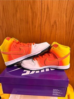Nike SB Dunk High Pro Candy Corn Sweet Tooth Halloween FN5107-700 Orange/White